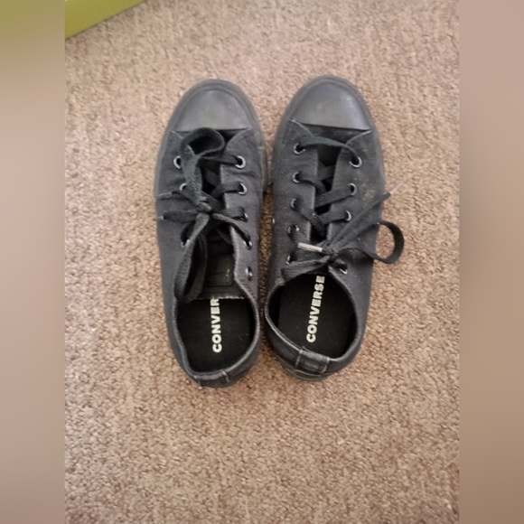 Black Converse Kids Size 2 - Picture 1 of 10